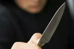 Una mujer fue agredida con un arma blanca