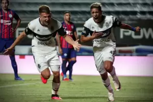 Gimnasia le gan a San Lorenzo y mantiene viva su chance de clasificar