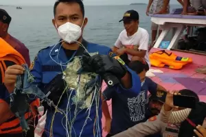 Un avin con 62 ocupantes cay al mar en Indonesia: no hay sobrevivientes