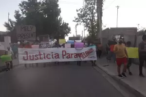 Marcharon por la muerte de una ni�a, a quien le realizaron una presunta mala praxis
