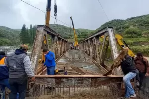 En dos semanas se habilitar el paso para vehculos por el puente en el ro Las Trancas