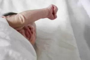 Encontraron una beb abandonada dentro de una caja en Chumbicha