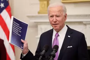 Biden anunci que para ingresar a Estados Unidos se deber tener un test negativo y hacer cuarentena