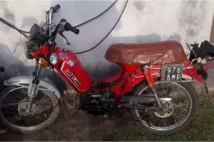 Adolescente lesionado al caer de la moto