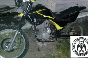 Villa Dolores: en plena persecucin le arroj una botella a los policas