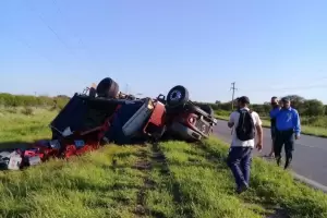 Ruta 157: volc un camin que transportaba cervezas y gaseosas