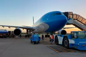 Arrib a Ezeiza el avin de Aerolneas Argentina que trae 220 mil dosis de la vacuna Sputnik