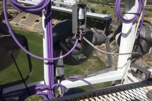 Trabajan para recuperar las torres de iluminacin del Estadio Bicentenario