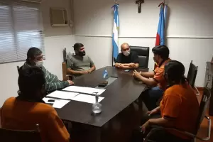 Retirarn colmenas de abejas del hospital de Chumbicha