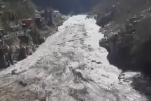 Himalaya: Al menos 9 muertos y unos 150 desaparecidos tras una avalancha