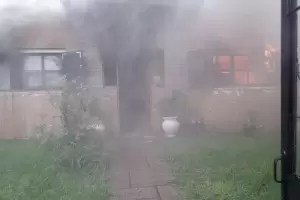 Se le incendi la casa a una abuela cuando cuidaba a sus nietos