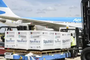 Un vuelo de Aerolneas Argentinas partir este mircoles a Rusia en busca de ms dosis