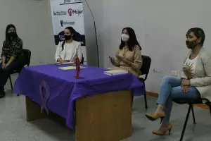 Articulan acciones con mujeres conductoras de taxis y remises