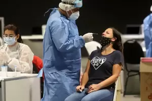 Confirmaron 55 muertes y 6.096 contagios en las ltimas 24 horas