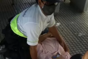 Para destacar: agente de Trnsito salv a un peatn