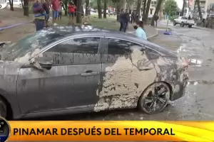 Pinamar: autos llenos de barro, edificios sin luz y mercadera para tirar