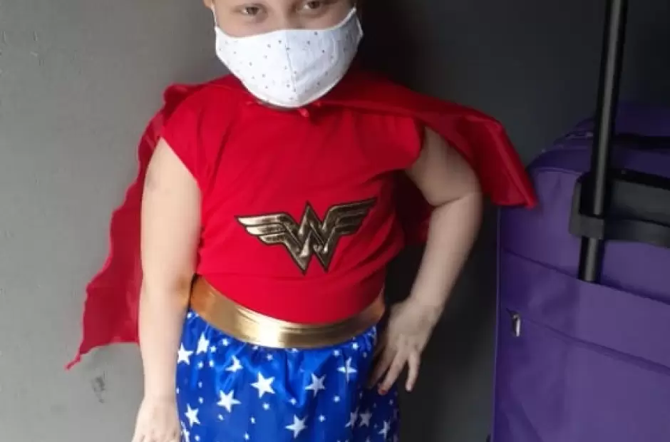 La pequea "Mujer Maravilla", de vuelta en su provincia