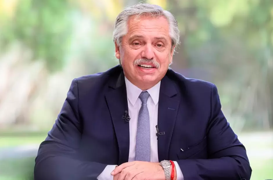 Alberto Fern�ndez decret� duelo.