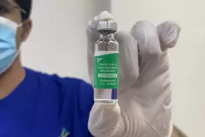 Llegaron al pas las primeras 580 mil dosis de la vacuna Covishield de India