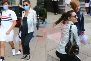 Embarazada y recuperada del coronavirus, Pampita acompa a sus hijos en su primer da de clases