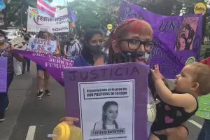 Femicidio de rsula Bahillo: se manifestaron frente a Tribunales