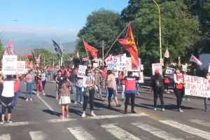 Manifestacin del Partido Obrero y organizaciones sociales frente al CAPE