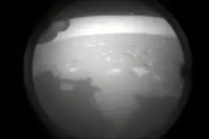 La primera imagen enviada por el rover Perseverance desde Marte