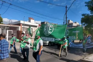 Marcha del FUSSI contra la propuesta salarial del Gobierno: Hablan de un 32% como un gran sueldo