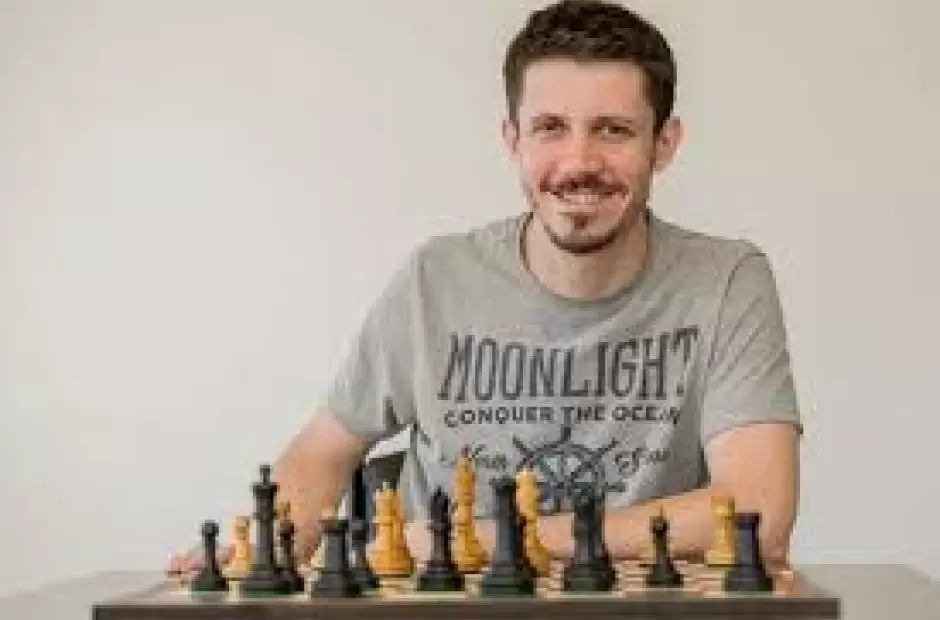 Diego Flores, uno de los grandes ajedrecistas que contin�a colaborando.