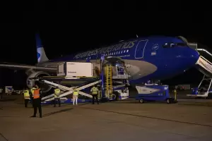 Llegan a Mosc dos vuelos de Aerolneas para traer nuevas dosis de la vacuna rusa