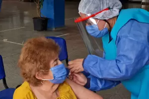 Hoy inmunizan contra el Covid a adultos mayores de 80 aos en Valle Viejo