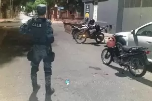 Conductor cay� de su moto y sufri� lesiones