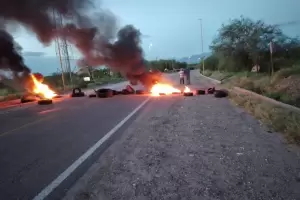 Cortan la ruta nacional 40 en Beln