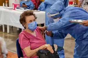 El mi�rcoles vacunar�n a las personas mayores de 80 a�os que no pudieron asistir al Predio