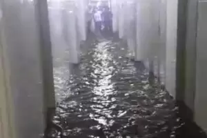 El Hospital San Juan Bautista se llen de agua