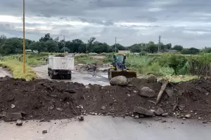 Cierran badenes en Valle Viejo y FME por la apertura de vertederos del Dique Las Pirquitas