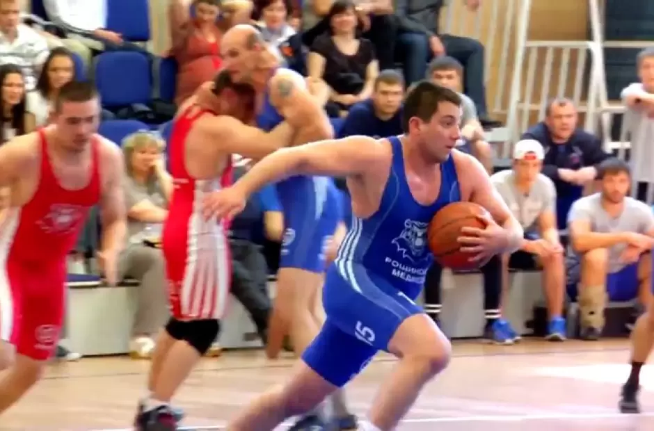 Tiene coincidencias con el basquet.