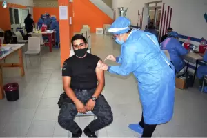Coronavirus: empez la vacunacin a policas de la provincia