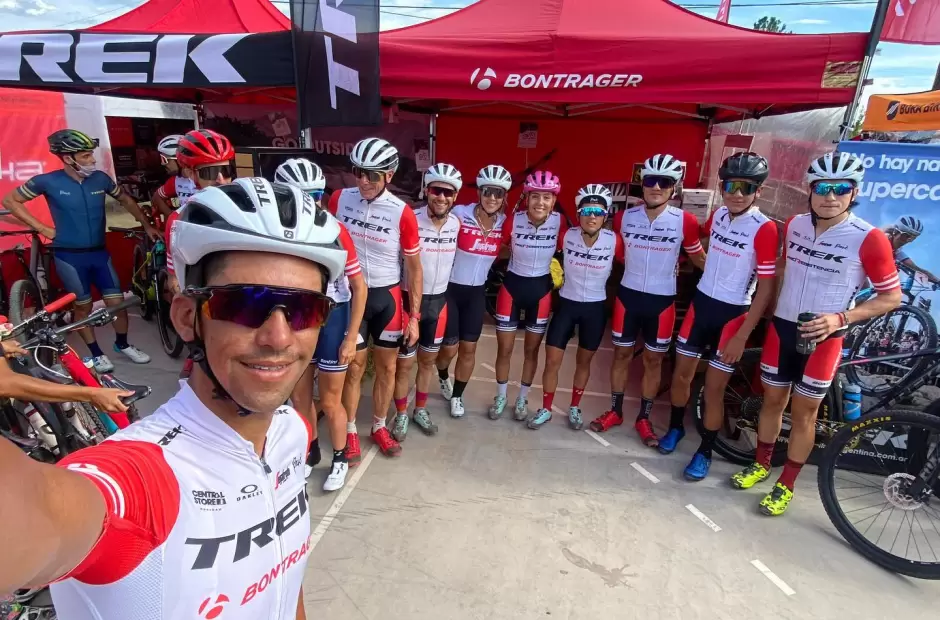 El santamariano Mac�as del equipo Trek, logr� el octavo puesto en los 120km.