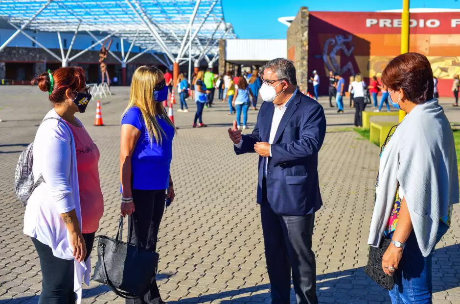 Jalil recorri el centro de vacunacin ubicado en el Predio Ferial.
