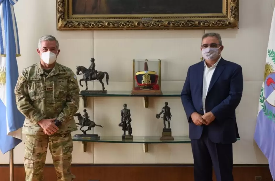 El gobernador Ral Jalil y el general Agustn Cejas.