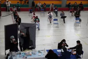 Chile se acerca a los 4 millones de inmunizados contra el COVID-19 y comienza a vacunar a mujeres lactantes