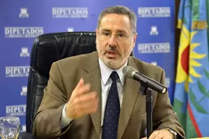 Escndalo en Santa Fe porque el ministro de Seguridad trat a los policas de "negros pueblerinos"