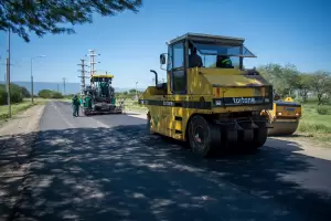 Vialidad Provincial bachea Valle Viejo y pavimenta El Pantanillo