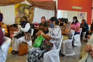 Entregaron beca cultural a las Hilanderas del Abaucn