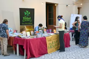 Mercado de libros y actividades para acercarse a la literatura