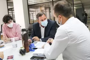 Senz estuvo con el secretario del Hbitat y logr gestionar 1000 viviendas ms