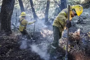 Brigadistas catamarqueos continan combatiendo los incendios de la Patagonia