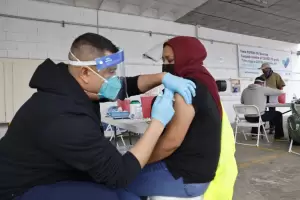 Estados Unidos aplic 4,5 millones de dosis de vacunas contra el COVID-19 en un da