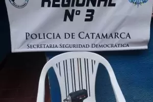 Arrestan a un joven y demoran a un adolescente